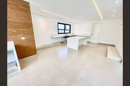 Casa à venda com 525m², 5 quartos e 8 vagas
