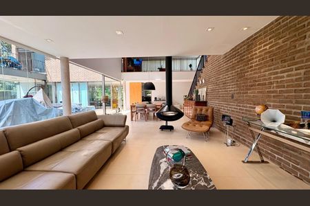 Casa à venda com 4 quartos, 644m² em Morada dos Pássaros, Barueri