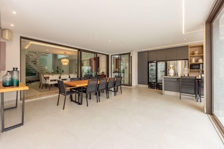 Casa à venda com 5 quartos, 1600m² em Residencial Morada dos Lagos, Barueri