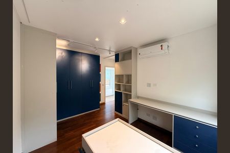 Casa à venda com 350m², 4 quartos e 4 vagas