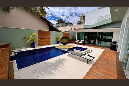 Casa de condomínio à venda com 500m², 4 quartos e 2 vagas