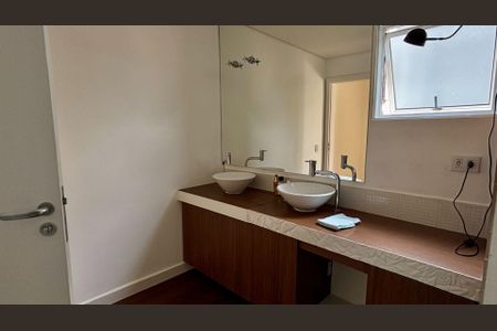Casa à venda com 316m², 3 quartos e 4 vagas