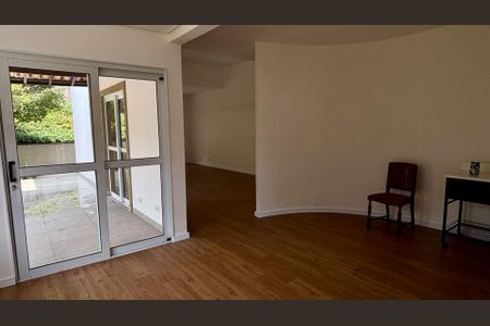 Casa à venda com 3 quartos, 316m² em Morada dos Pinheiros (Aldeia da Serra), Barueri