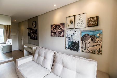 Sala  de apartamento para alugar com 1 quarto, 61m² em Jardim Tupanci, Barueri