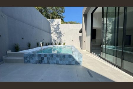 Casa à venda com 265m², 4 quartos e 4 vagas