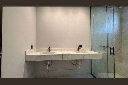 Casa à venda com 265m², 4 quartos e 4 vagas