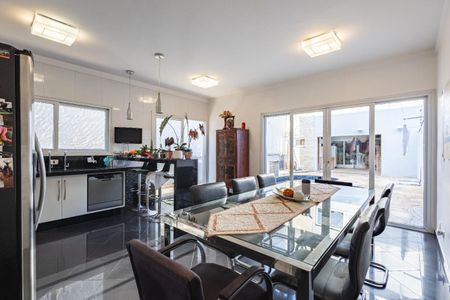 Casa à venda com 257m², 3 quartos e 4 vagas
