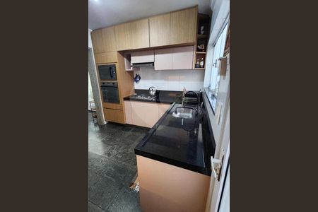 Casa à venda com 3 quartos, 180m² em Jardim Nossa Senhora do Carmo, São Paulo