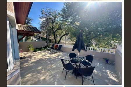 Casa à venda com 230m², 3 quartos e 3 vagas
