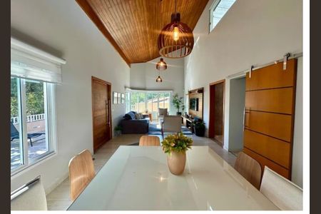 Casa à venda com 230m², 3 quartos e 3 vagas