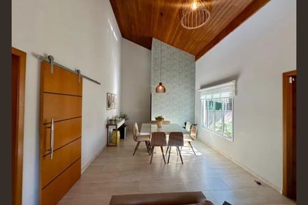 Casa à venda com 230m², 3 quartos e 3 vagas