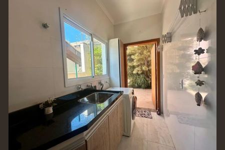 Casa à venda com 230m², 3 quartos e 3 vagas