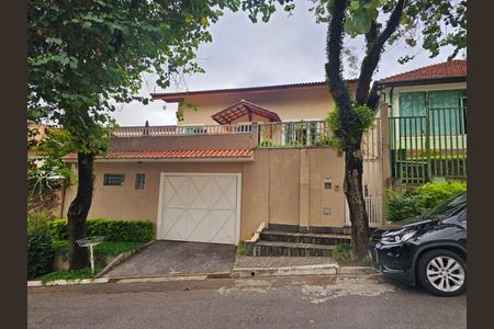 Casa à venda com 230m², 3 quartos e 3 vagas
