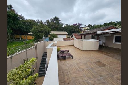 Casa à venda com 230m², 3 quartos e 3 vagas
