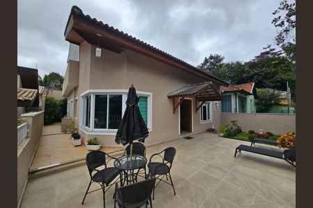 Casa à venda com 230m², 3 quartos e 3 vagas