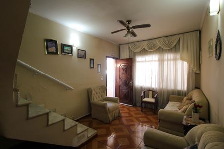 Casa à venda com 124m², 2 quartos e 2 vagas Casa à venda com 124m², 2 quartos e 2 vagasSala