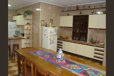 Casa à venda com 5 quartos, 790m² em Recanto Maravilha III, Barueri