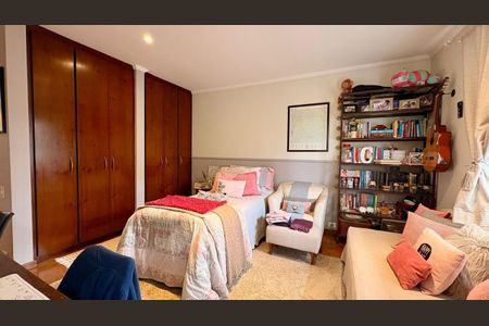 Casa à venda com 3 quartos, 390m² em Residencial das Estrelas, Barueri