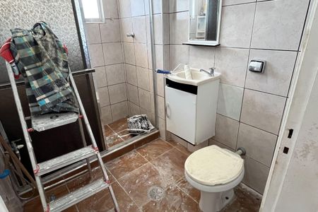 Banheiro de apartamento para alugar com 1 quarto, 50m² em José Menino, Santos