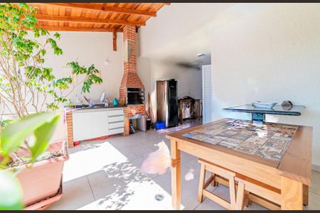 Casa à venda com 178m², 2 quartos e 2 vagas
