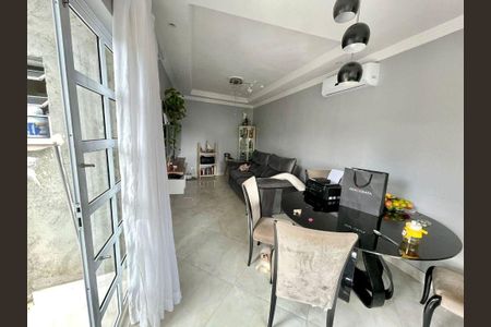 Casa à venda com 2 quartos, 100m² em Jardim Professor Benoa, Barueri