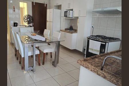Casa à venda com 3 quartos, 180m² em Vila Granada, São Paulo