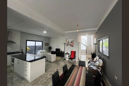 Casa à venda com 3 quartos, 290m² em Suru, Barueri