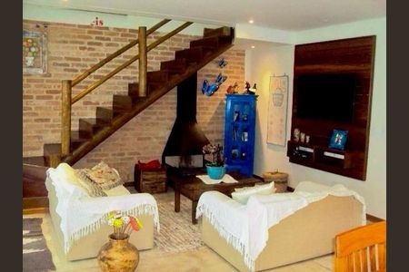 Casa à venda com 3 quartos, 210m² em Quintas do Ingaí, Barueri