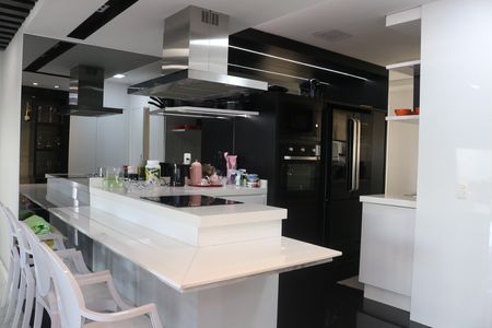 Apartamento à venda com 134m², 2 quartos e 2 vagasCozinha