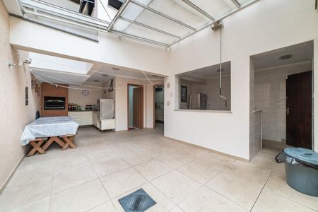 Casa à venda com 231m², 4 quartos e 2 vagas