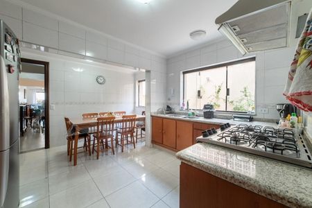 Casa à venda com 231m², 4 quartos e 2 vagas