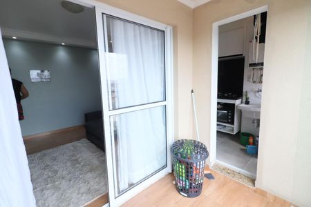 Sala de apartamento para alugar com 2 quartos, 50m² em Jardim Roberto, Osasco