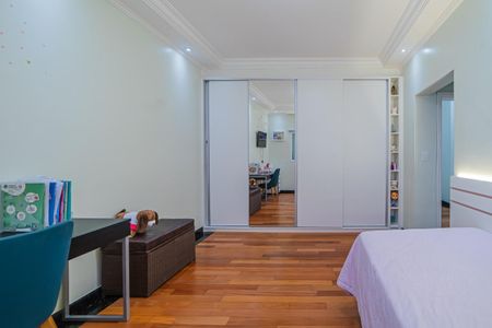 Casa à venda com 438m², 4 quartos e 6 vagas
