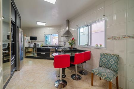 Casa à venda com 438m², 4 quartos e 6 vagas