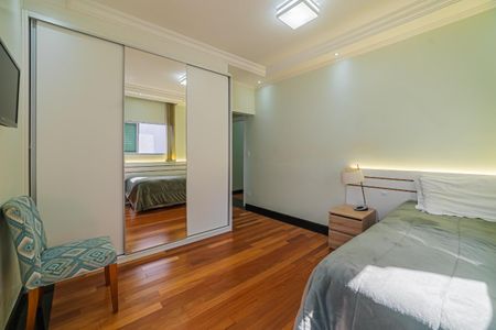 Casa à venda com 438m², 4 quartos e 6 vagas