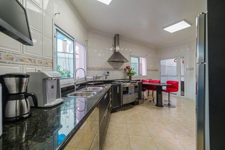 Casa à venda com 438m², 4 quartos e 6 vagas