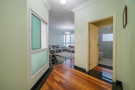 Casa à venda com 438m², 4 quartos e 6 vagas
