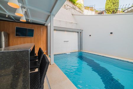 Casa à venda com 438m², 4 quartos e 6 vagas