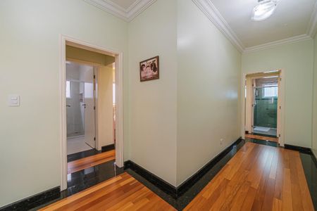 Casa à venda com 438m², 4 quartos e 6 vagas