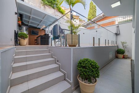 Casa à venda com 438m², 4 quartos e 6 vagas