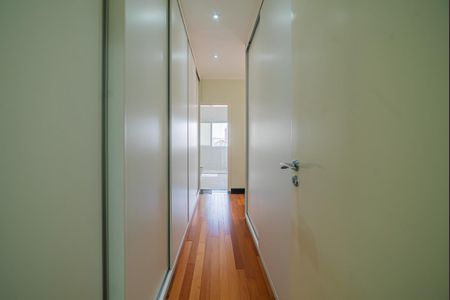 Casa à venda com 438m², 4 quartos e 6 vagas