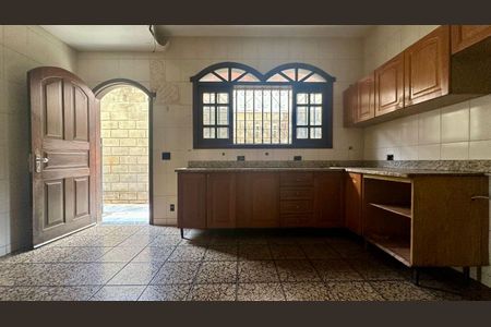 Casa à venda com 300m², 5 quartos e 3 vagas