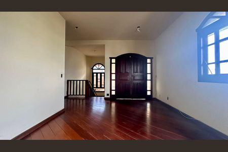 Casa à venda com 300m², 5 quartos e 3 vagas