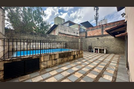 Casa à venda com 300m², 5 quartos e 3 vagas