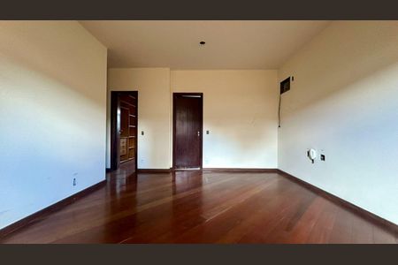 Casa à venda com 300m², 5 quartos e 3 vagas