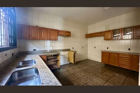 Casa à venda com 300m², 5 quartos e 3 vagas