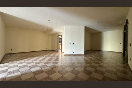 Casa à venda com 5 quartos, 300m² em Heliópolis, Belo Horizonte