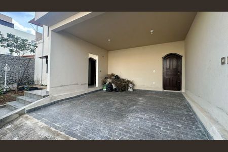 Casa à venda com 300m², 5 quartos e 3 vagas