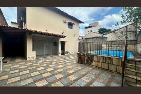 Casa à venda com 300m², 5 quartos e 3 vagas