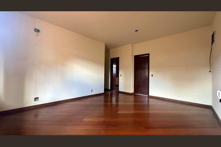 Casa à venda com 300m², 5 quartos e 3 vagas